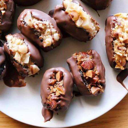 خرید خرما شکلاتی و مغزدار تازه