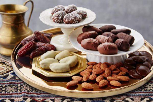فروشنده خرما شکلاتی و مغزدار اصل