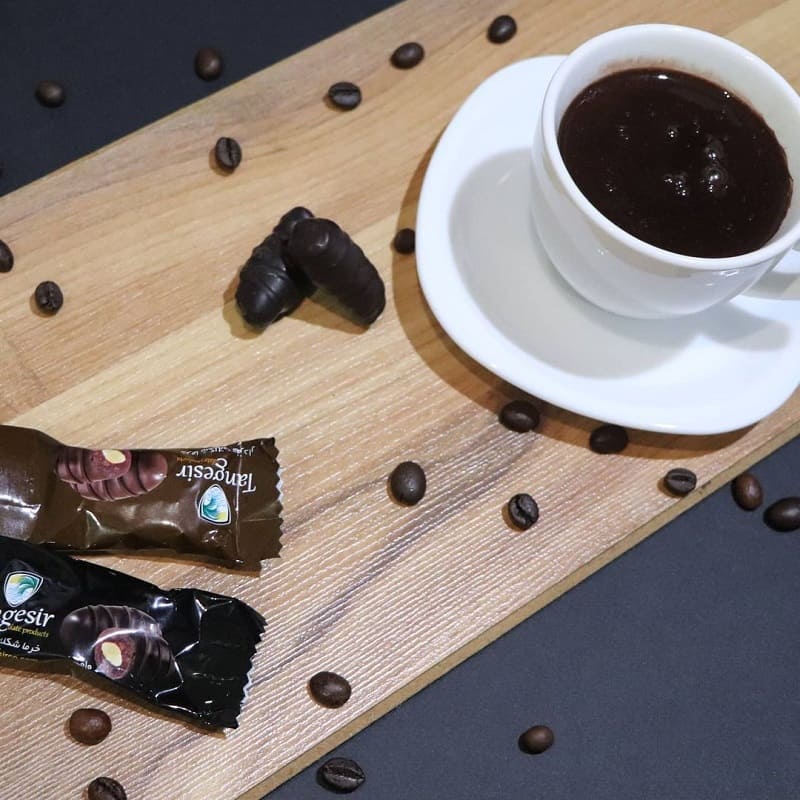 خرید خرما شکلاتی مغزدار درجه یک 