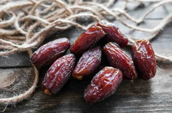 قیمت عمده خرما پیارم درجه یک + بهترین قیمت خرید