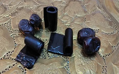 قیمت خرید لواشک خرما و آلو + تست کیفیت